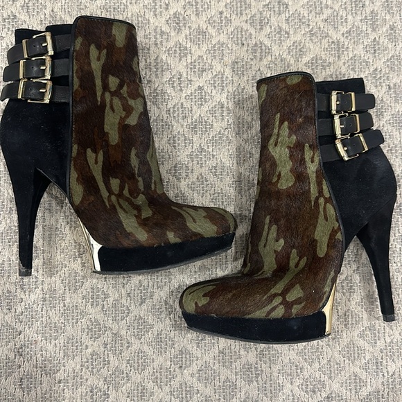 Wishbone camouflage fur and black suede boots - Picture 2 of 3